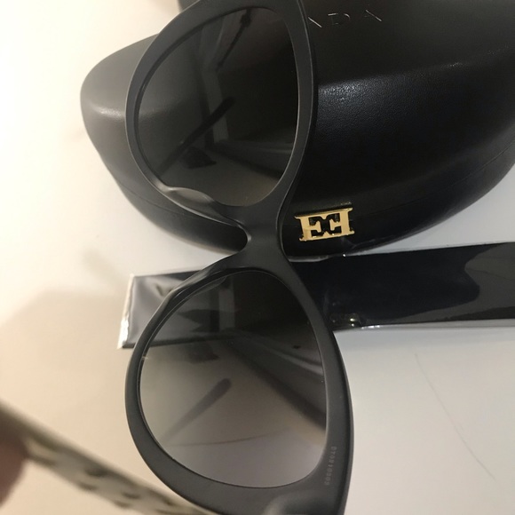 Burberry BE4220F Sunglasses - Matte Black (34648G) - Picture 4 of 8